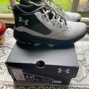 Boys Under Armour Basketball Sneakers Sz 4.5Y